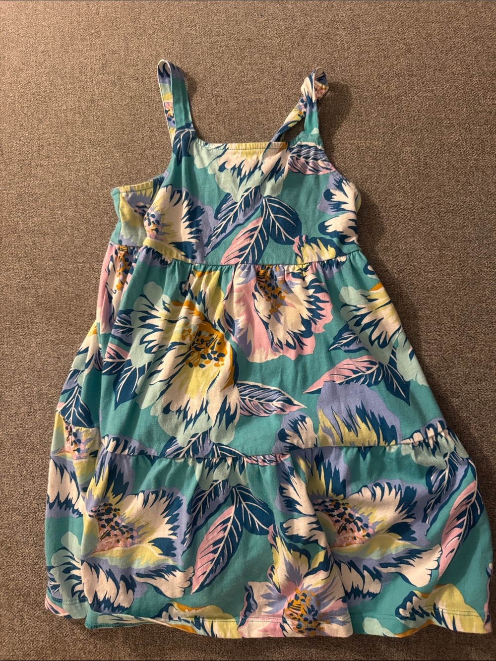 5/$15- Girl’s dress size 5t